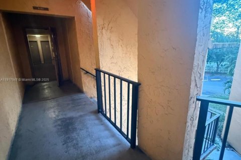 Condo in Deerfield Beach, Florida, 2 bedrooms № 1972480 - photo 14