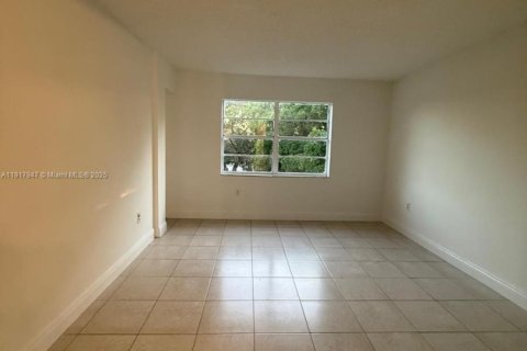 Condo in Deerfield Beach, Florida, 2 bedrooms № 1972480 - photo 6