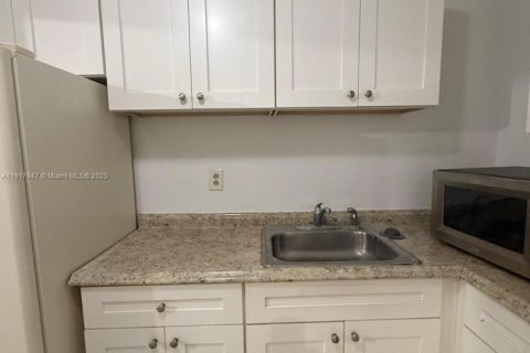 Condo in Deerfield Beach, Florida, 2 bedrooms № 1972480 - photo 18