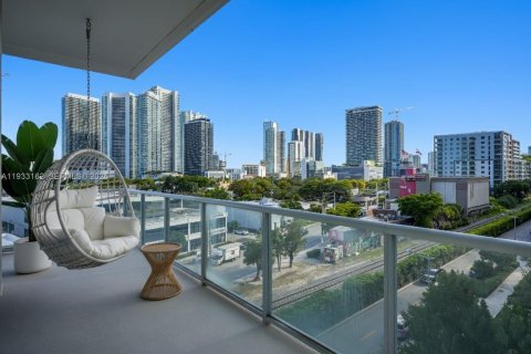 Condominio en venta en Miami, Florida, 1 dormitorio, 90.3 m2 № 1991923 - foto 3