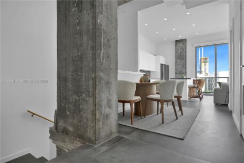 Condominio en venta en Miami, Florida, 1 dormitorio, 90.3 m2 № 1991923 - foto 12