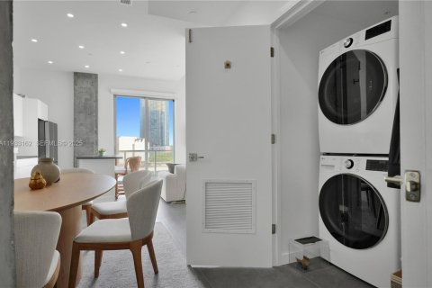 Condominio en venta en Miami, Florida, 1 dormitorio, 90.3 m2 № 1991923 - foto 24