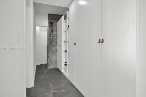 Condominio en venta en Miami, Florida, 1 dormitorio, 90.3 m2 № 1991923 - foto 23