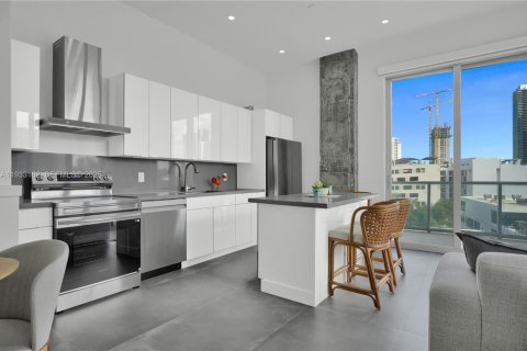 Condominio en Miami, Florida, 1 dormitorio  № 1991923