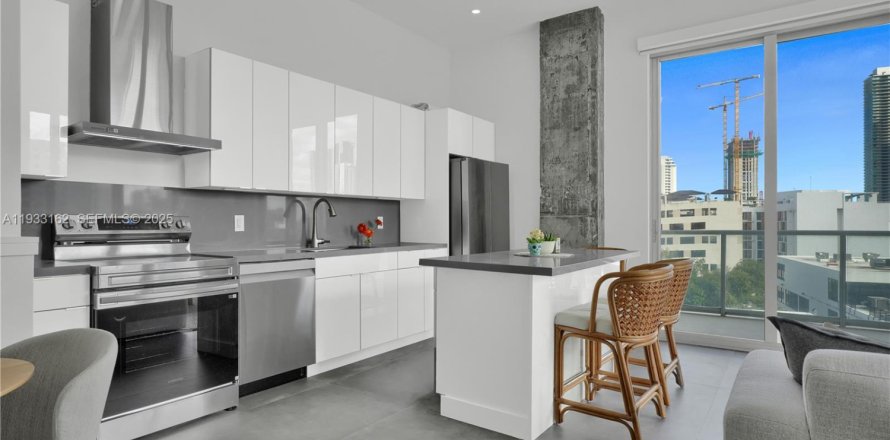 Condominio en Miami, Florida, 1 dormitorio  № 1991923
