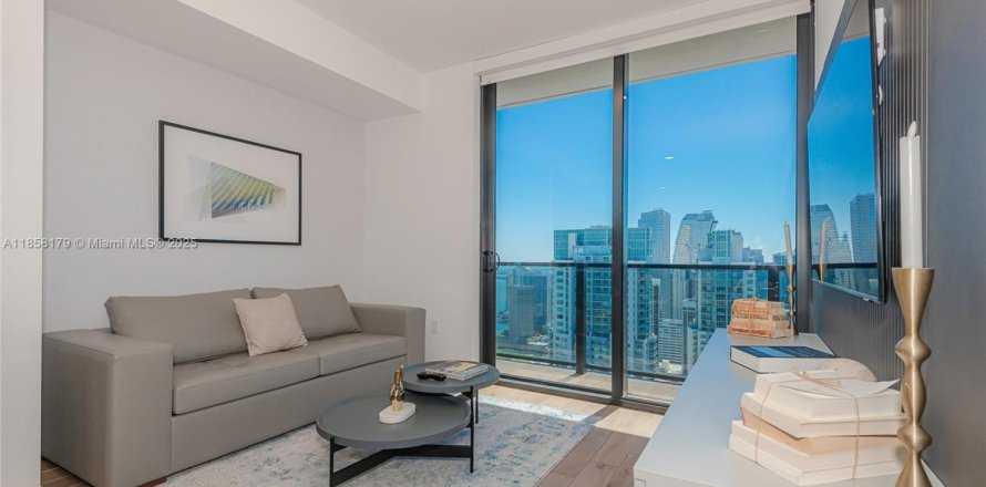 Кондоминиум с 2 спальнями в Майами, Флорида № 1979899