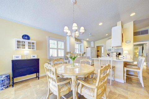 Villa ou maison à vendre à Palm Bay, Floride: 2 chambres, 140.56 m2 № 2093828 - photo 4