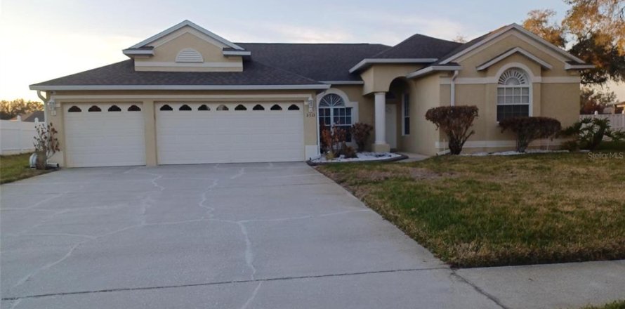 Villa ou maison à Kissimmee, Floride 4 chambres, 236.53 m2 № 2142632
