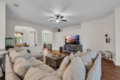 House in Fish Hawk, Florida 4 bedrooms, 269.79 sq.m. № 2201521 - photo 11