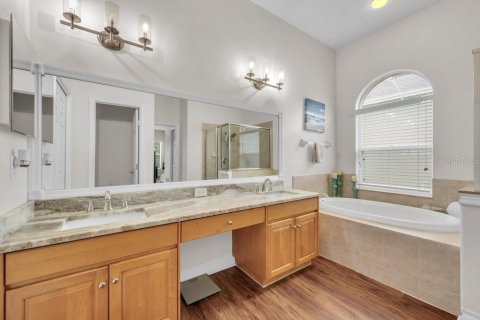 House in Fish Hawk, Florida 4 bedrooms, 269.79 sq.m. № 2201521 - photo 19