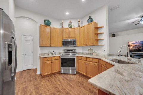 House in Fish Hawk, Florida 4 bedrooms, 269.79 sq.m. № 2201521 - photo 9