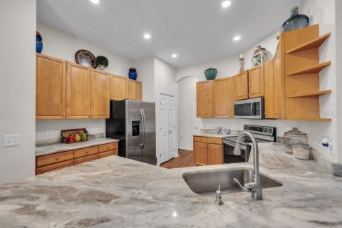House in Fish Hawk, Florida 4 bedrooms, 269.79 sq.m. № 2201521 - photo 8