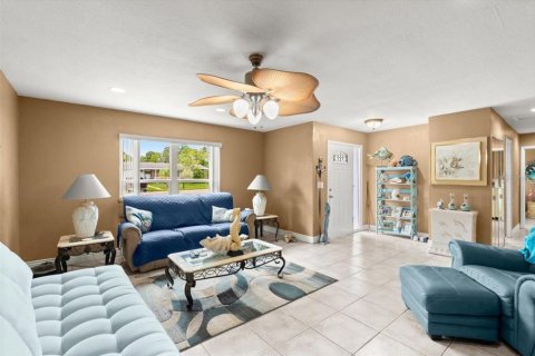 House in Deltona, Florida 3 bedrooms, 116.31 sq.m. № 1824411 - photo 12