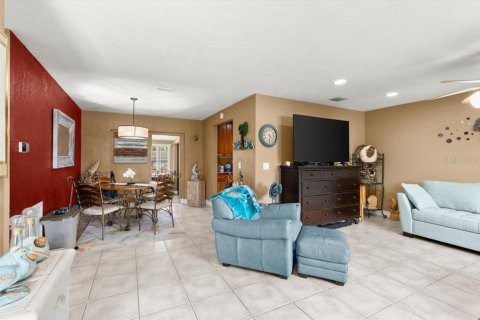 House in Deltona, Florida 3 bedrooms, 116.31 sq.m. № 1824411 - photo 10
