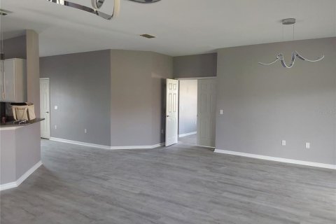 House in Kissimmee, Florida 3 bedrooms, 198.9 sq.m. № 1811039 - photo 13