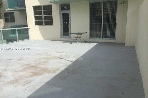 Condo in Sunny Isles Beach, Florida, 1 bedroom  № 1865062 - photo 5