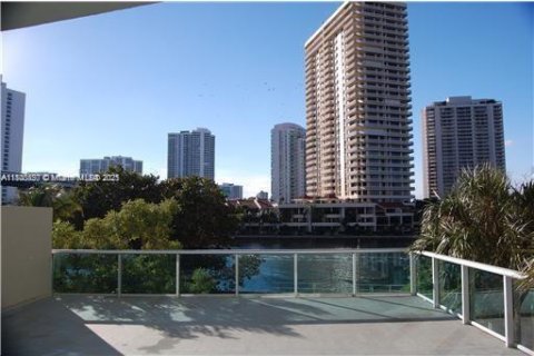 Condo in Sunny Isles Beach, Florida, 1 bedroom  № 1865062 - photo 4