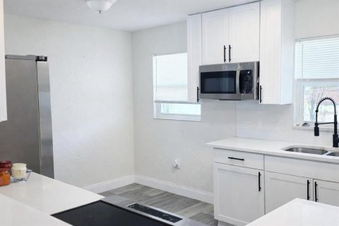 Casa en venta en Cocoa, Florida, 4 dormitorios, 135.27 m2 № 2233622 - foto 3
