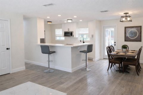 Casa en venta en Cocoa, Florida, 4 dormitorios, 135.27 m2 № 2233622 - foto 4