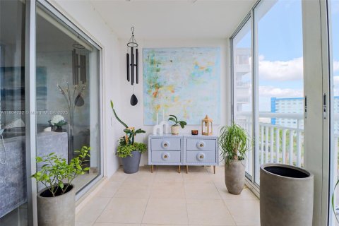 Condo in Hollywood, Florida, 2 bedrooms № 1959994 - photo 7