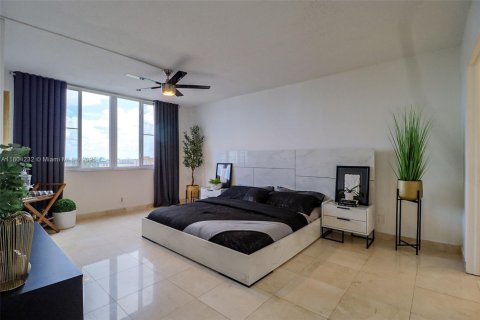 Condo in Hollywood, Florida, 2 bedrooms № 1959994 - photo 14