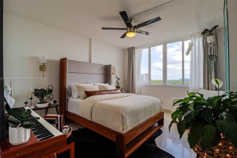 Condo in Hollywood, Florida, 2 bedrooms № 1959994 - photo 13