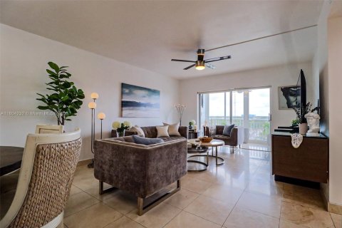 Condo in Hollywood, Florida, 2 bedrooms № 1959994 - photo 5
