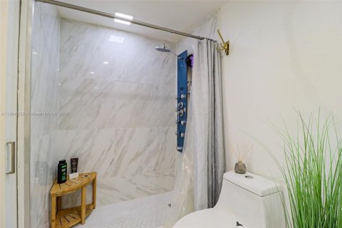 Condo in Hollywood, Florida, 2 bedrooms № 1959994 - photo 17