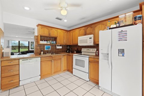 Condo in Wellington, Florida, 2 bedrooms  № 2249697 - photo 13