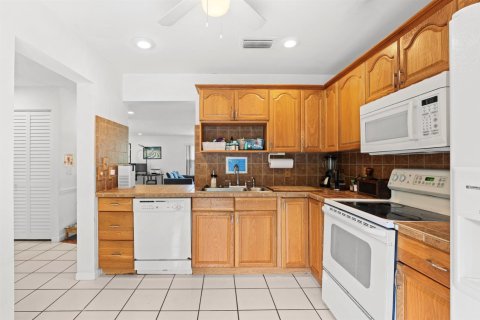 Condo in Wellington, Florida, 2 bedrooms  № 2249697 - photo 12