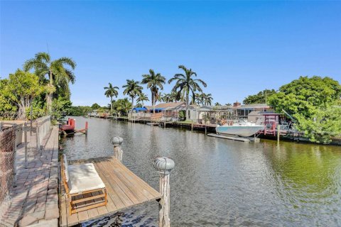 Casa en venta en Hollywood, Florida, 5 dormitorios, 208.29 m2 № 1997756 - foto 2