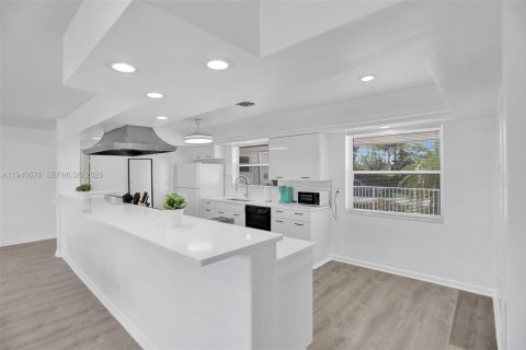 Casa en venta en Hollywood, Florida, 5 dormitorios, 208.29 m2 № 1997756 - foto 11