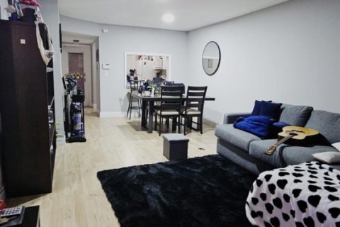 Condo in Deerfield Beach, Florida, 2 bedrooms  № 1229218 - photo 1