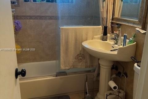 Купить виллу или дом в Майами, Флорида 3 спальни, 95.41м2, № 1945841 - фото 12