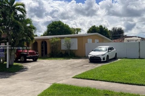 Casa en venta en Miami, Florida, 3 dormitorios, 95.41 m2 № 1945841 - foto 3