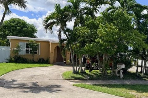 Casa en venta en Miami, Florida, 3 dormitorios, 95.41 m2 № 1945841 - foto 2