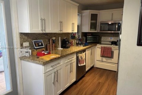 Купить виллу или дом в Майами, Флорида 3 спальни, 95.41м2, № 1945841 - фото 10