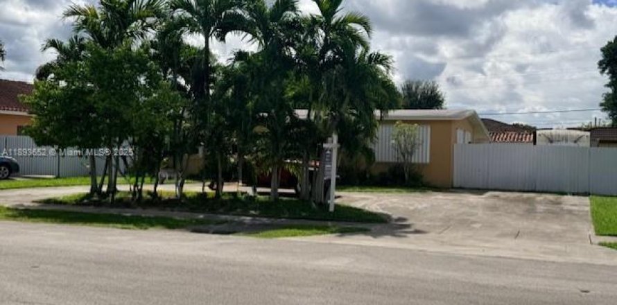Casa en Miami, Florida 3 dormitorios, 95.41 m2 № 1945841