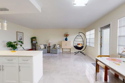 Купить кондоминиум в Уэст-Палм-Бич, Флорида 2 спальни, 98.66м2, № 2086259 - фото 7