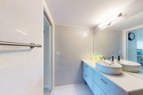 Купить кондоминиум в Уэст-Палм-Бич, Флорида 2 спальни, 98.66м2, № 2086259 - фото 15