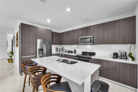 Touwnhouse à vendre à Miami, Floride: 4 chambres, 172.52 m2 № 1890060 - photo 9