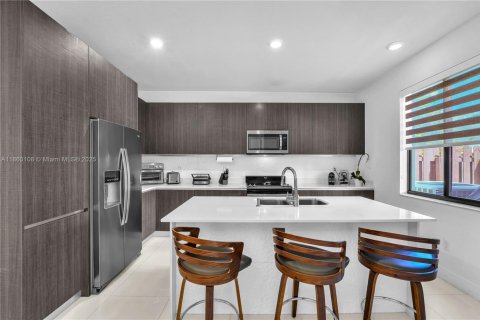 Touwnhouse à vendre à Miami, Floride: 4 chambres, 172.52 m2 № 1890060 - photo 10