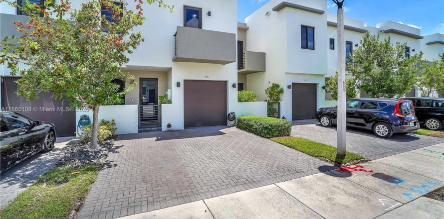 Touwnhouse à Miami, Floride 4 chambres, 172.52 m2 № 1890060