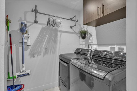 Touwnhouse à vendre à Miami, Floride: 4 chambres, 172.52 m2 № 1890060 - photo 14
