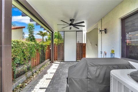 Touwnhouse à vendre à Miami, Floride: 4 chambres, 172.52 m2 № 1890060 - photo 25