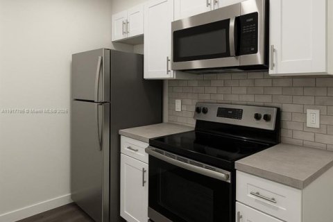 Снять в аренду кондоминиум в Пемброк-Пайнс, Флорида 1 спальня, 75.34м2, № 1972942 - фото 6