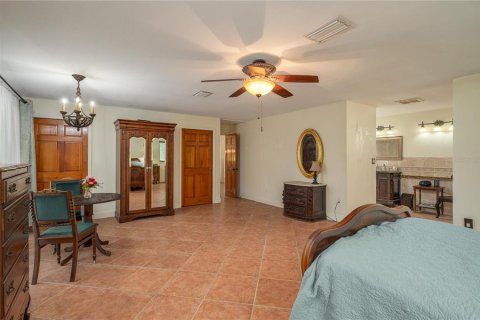 House in Frostproof, Florida 4 bedrooms, 361.95 sq.m. № 1909297 - photo 21