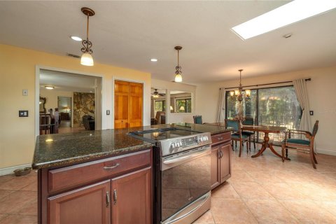 House in Frostproof, Florida 4 bedrooms, 361.95 sq.m. № 1909297 - photo 15