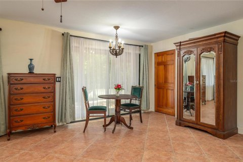 House in Frostproof, Florida 4 bedrooms, 361.95 sq.m. № 1909297 - photo 22