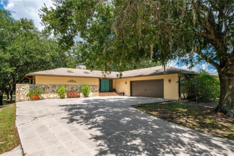 House in Frostproof, Florida 4 bedrooms, 361.95 sq.m. № 1909297 - photo 4